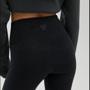 Brand New ARITZIA | TNA Atmosphere High Rise Aurant Leggings in XS Dark Heather
